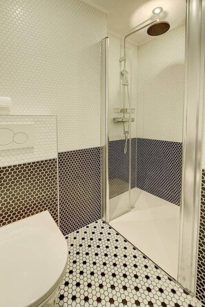 Douche, sèche-cheveux