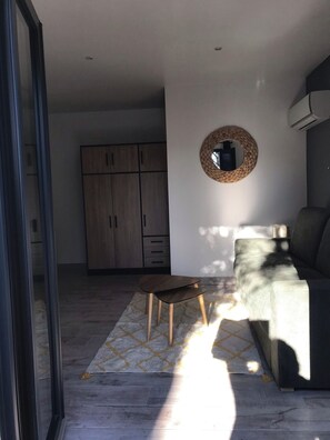 Interior - T2 in a quiet natural setting (Sotta)