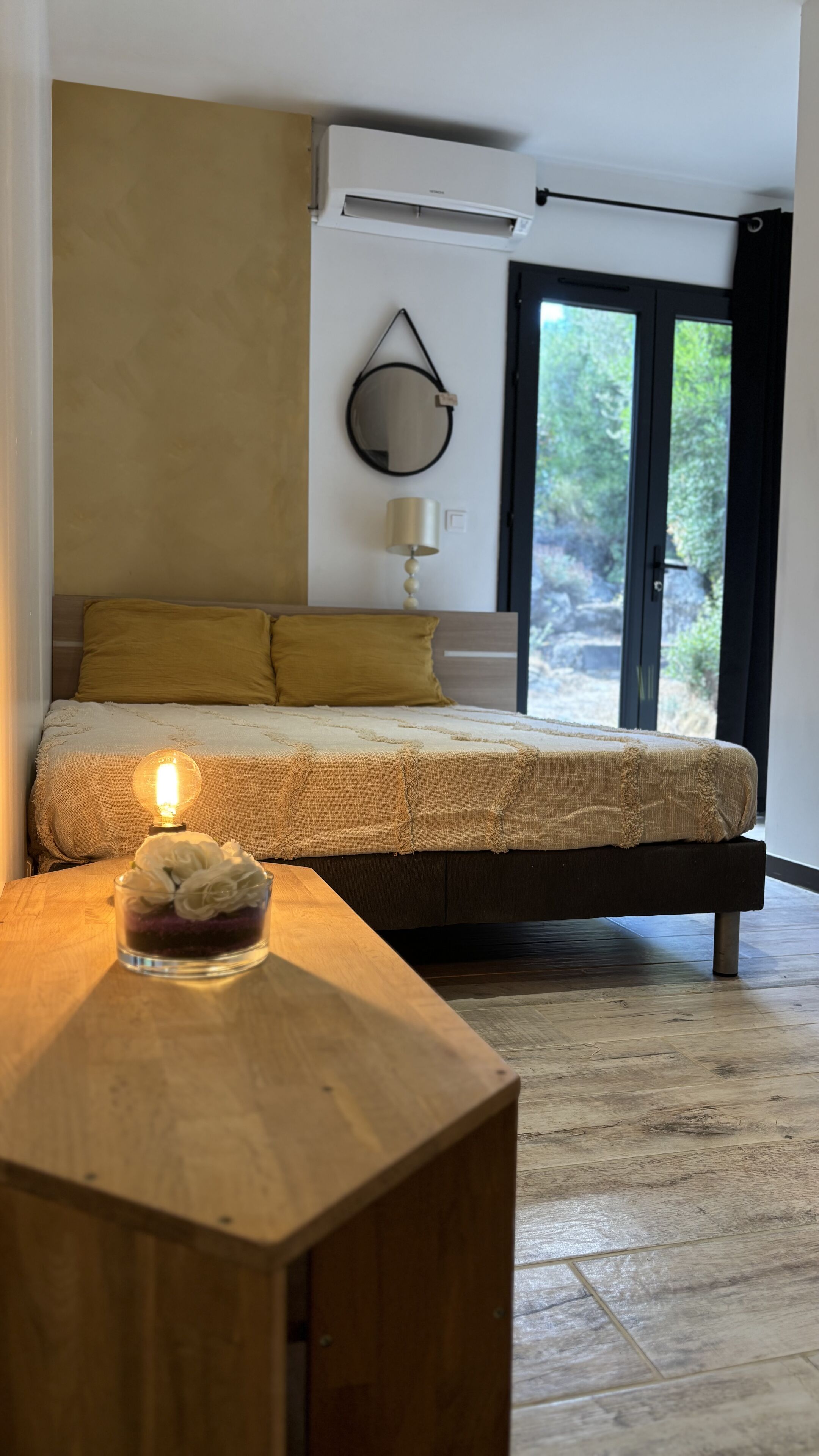 1 غرفة نوم ومكواة/لوح كي وخدمة الإنترنت وملاءات أسرّة