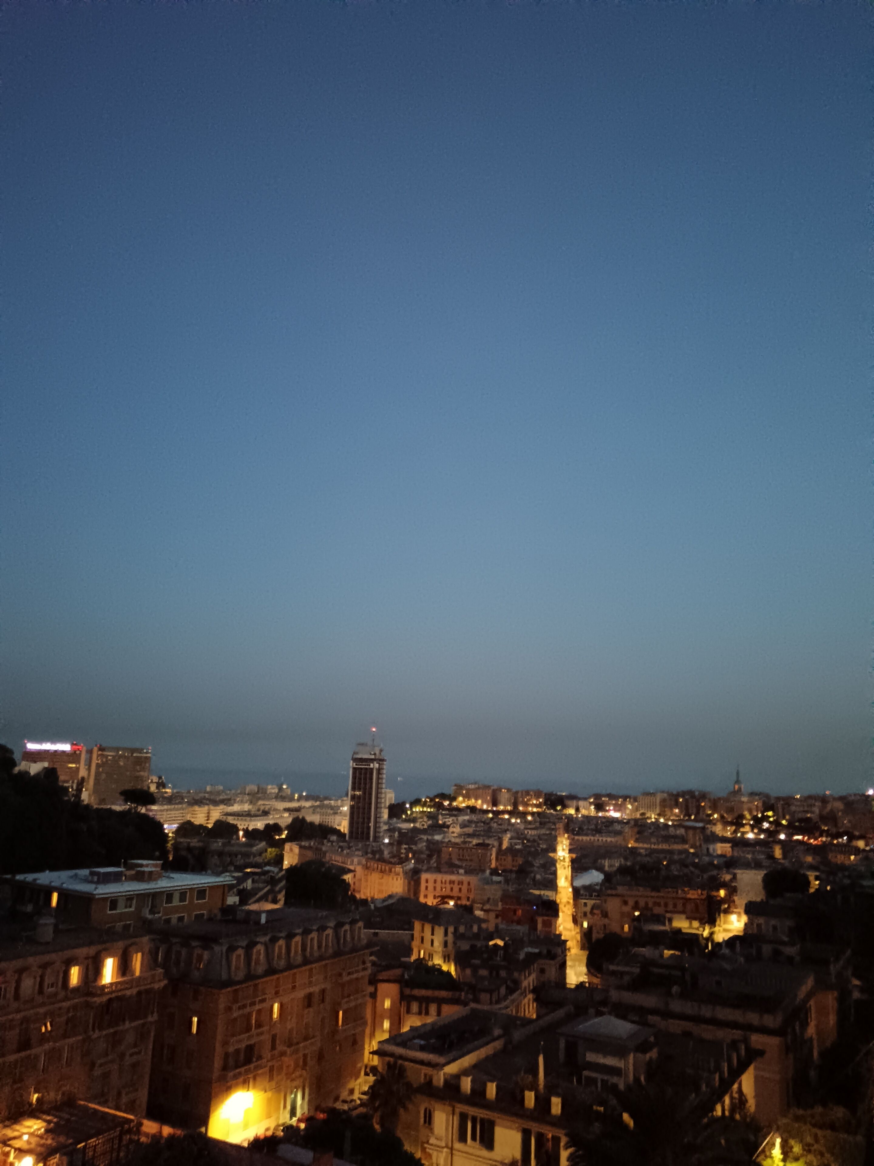 Camera con letto matrimoniale o 2 letti singoli, vista città | Terrazza/patio