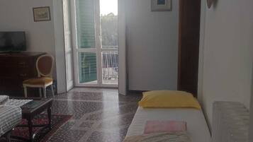 Espacio para trabajar con laptop y wifi gratis