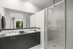 Shower, hair dryer, towels, soap - Modern Beach Retreat | Eden Beach Sanctuary (Jindalee)