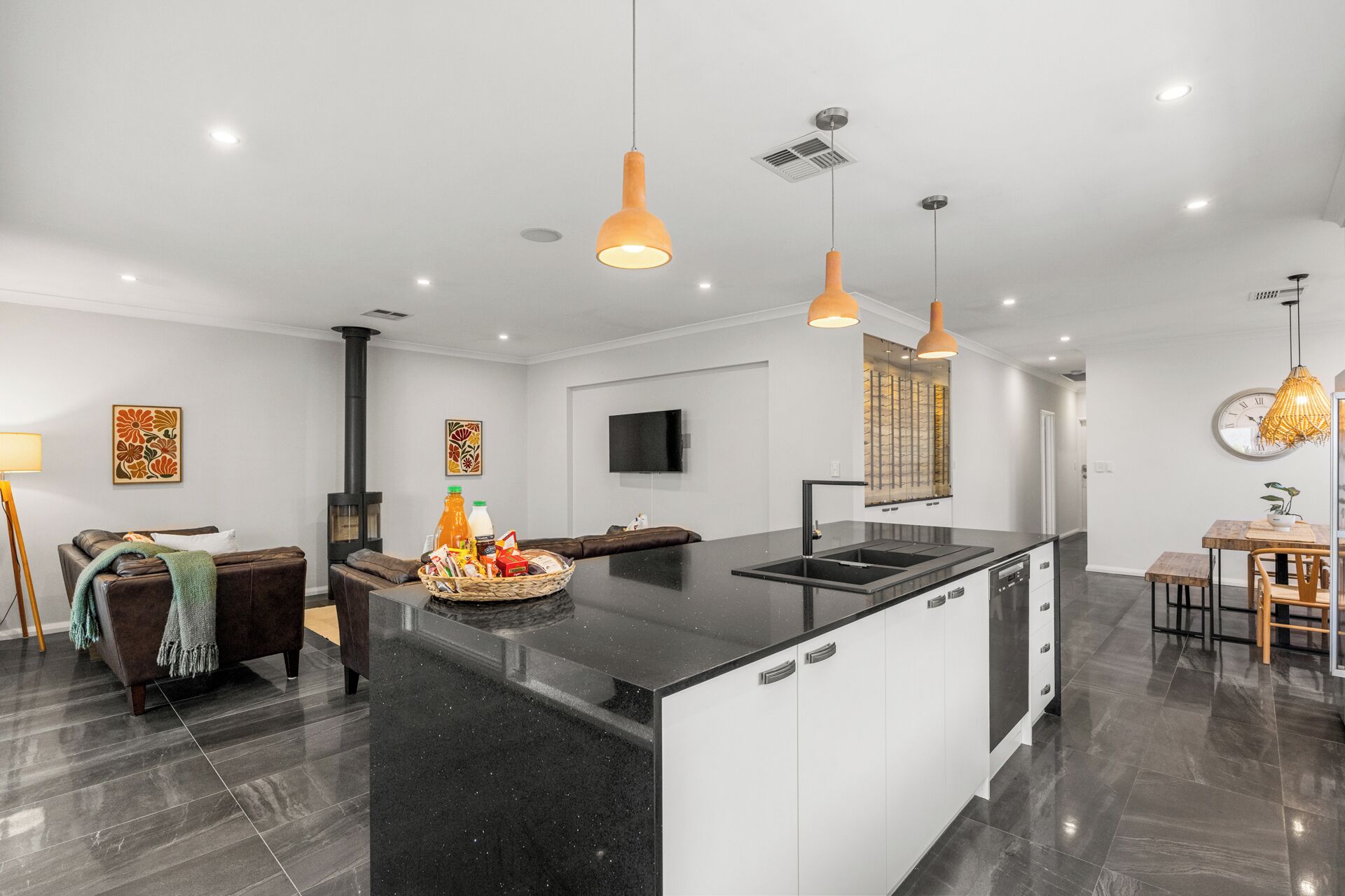 المنشأة من الداخل