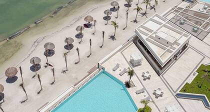 Beachfront 2-BR Apartment with Top Amenities at Yucalpeten Resort, Progreso
