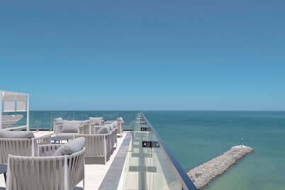 Beachfront 2-BR Apartment with Top Amenities at Yucalpeten Resort, Progreso