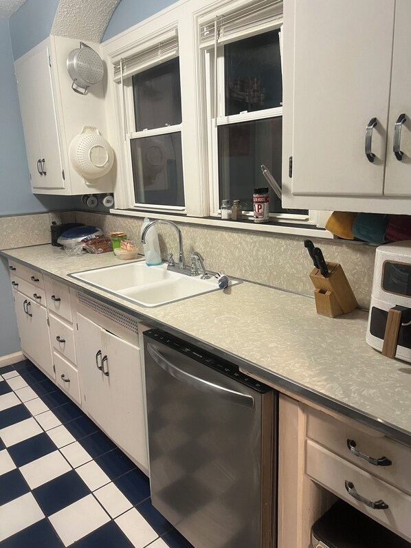 Frigorífic, microones, forn i placa de cuina 