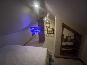 Escriptori, planxa i posts de planxar, wifi gratuïta i roba de llit 