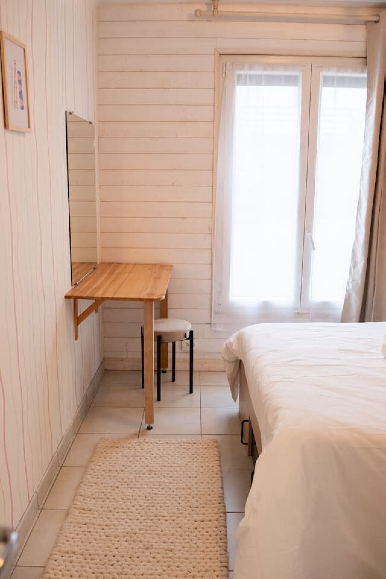 3 bedrooms, desk, iron/ironing board, travel cot