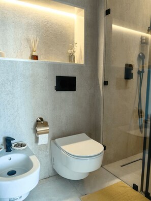 Hair dryer, bidet, towels, soap - Toscana luxury appart Tangier (TANGER)