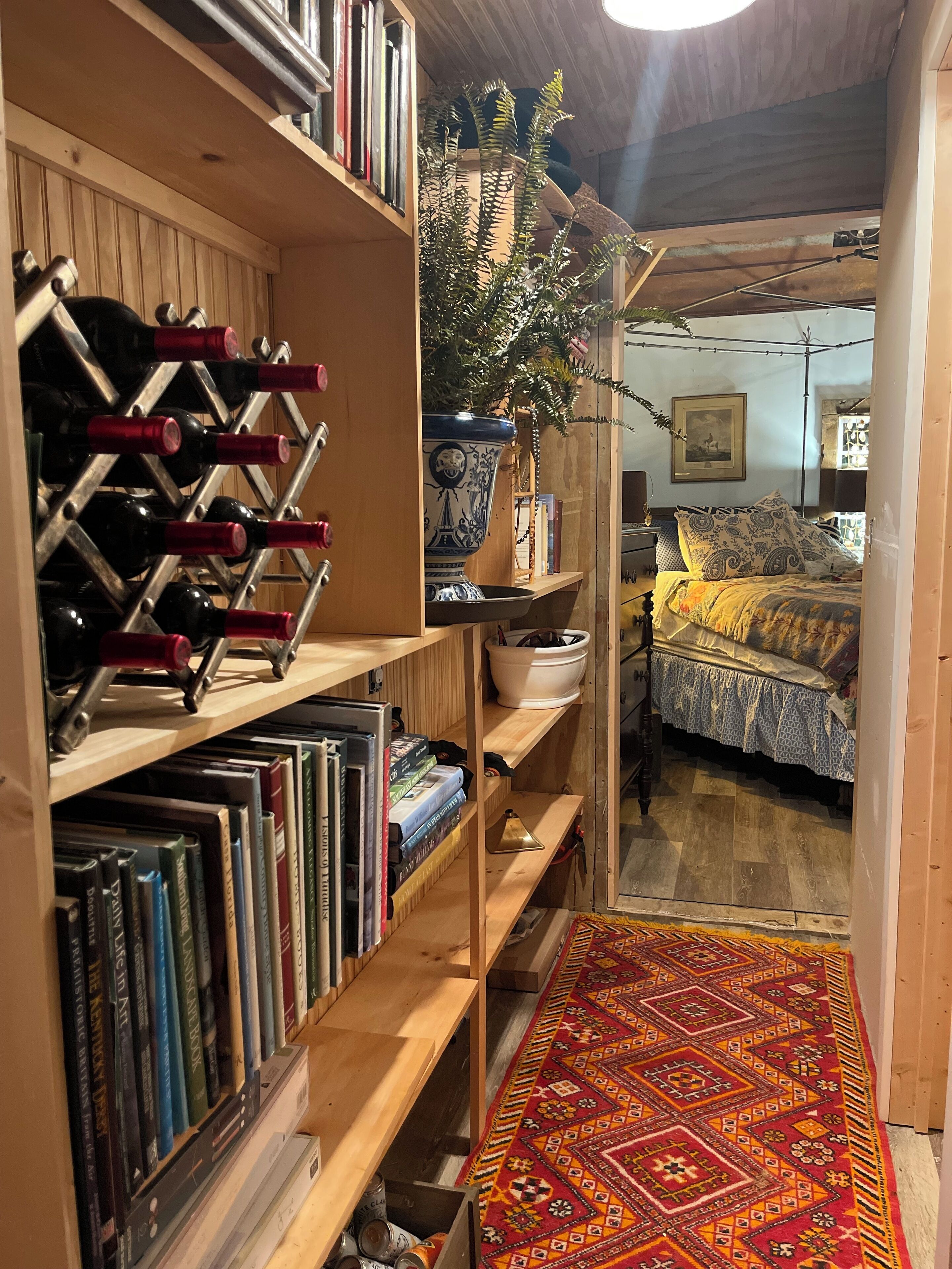 2 bedrooms, iron/ironing board, internet, bed sheets