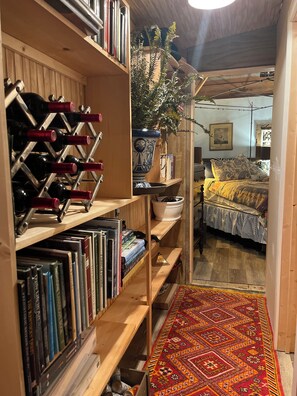 2 bedrooms, iron/ironing board, internet, bed sheets