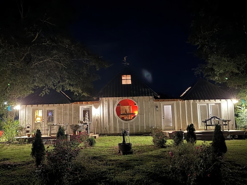 Super Charming GARDEN COTTAGE on gorgeous farm 20 min to Aiken.