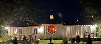 Super Charming GARDEN COTTAGE on gorgeous farm 20 min to Aiken.