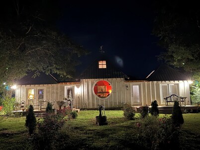 Super Charming GARDEN COTTAGE on gorgeous farm 20 min to Aiken.