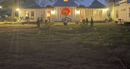 Super Charming GARDEN COTTAGE on gorgeous farm 20 min to Aiken.