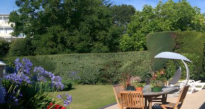 Soizic Guest Rooms – Room with Private Terrace, Shared Garden, and Wi-Fi