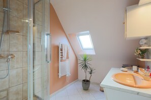 Dutxa, assecador de cabells i tovalloles