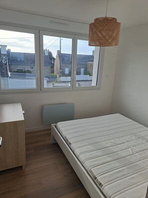2 Schlafzimmer, Reisekinderbett, kostenloses WLAN