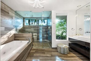 Hair dryer, towels - Luxury 7BR Waterfront Villa w/ Rooftop, Pool & Dock – Sleeps 14 near Las Olas (Fort Lauderdale)
