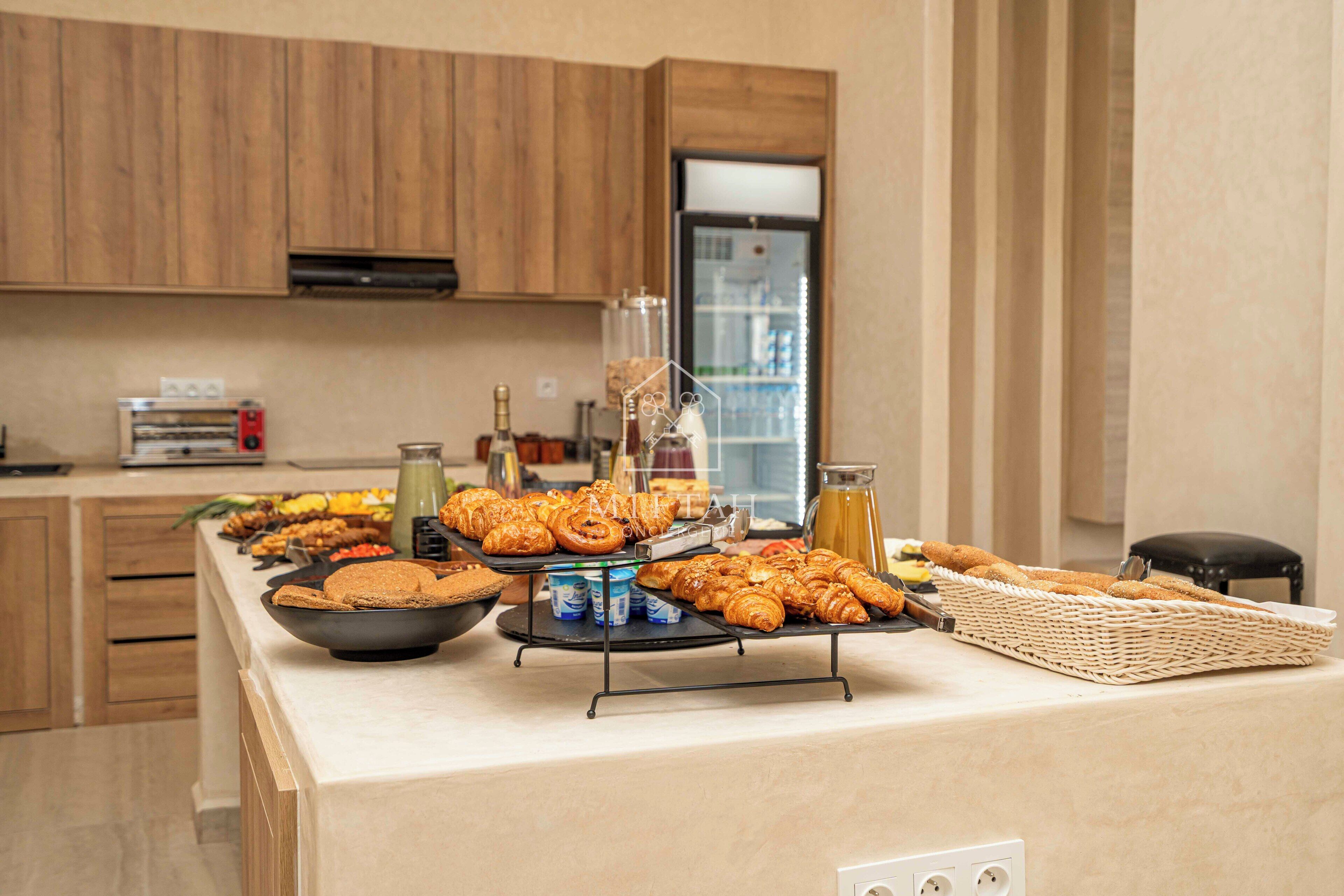 Free daily cooked-to-order breakfast