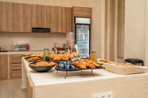 Sudah termasuk sarapan siap masak setiap hari