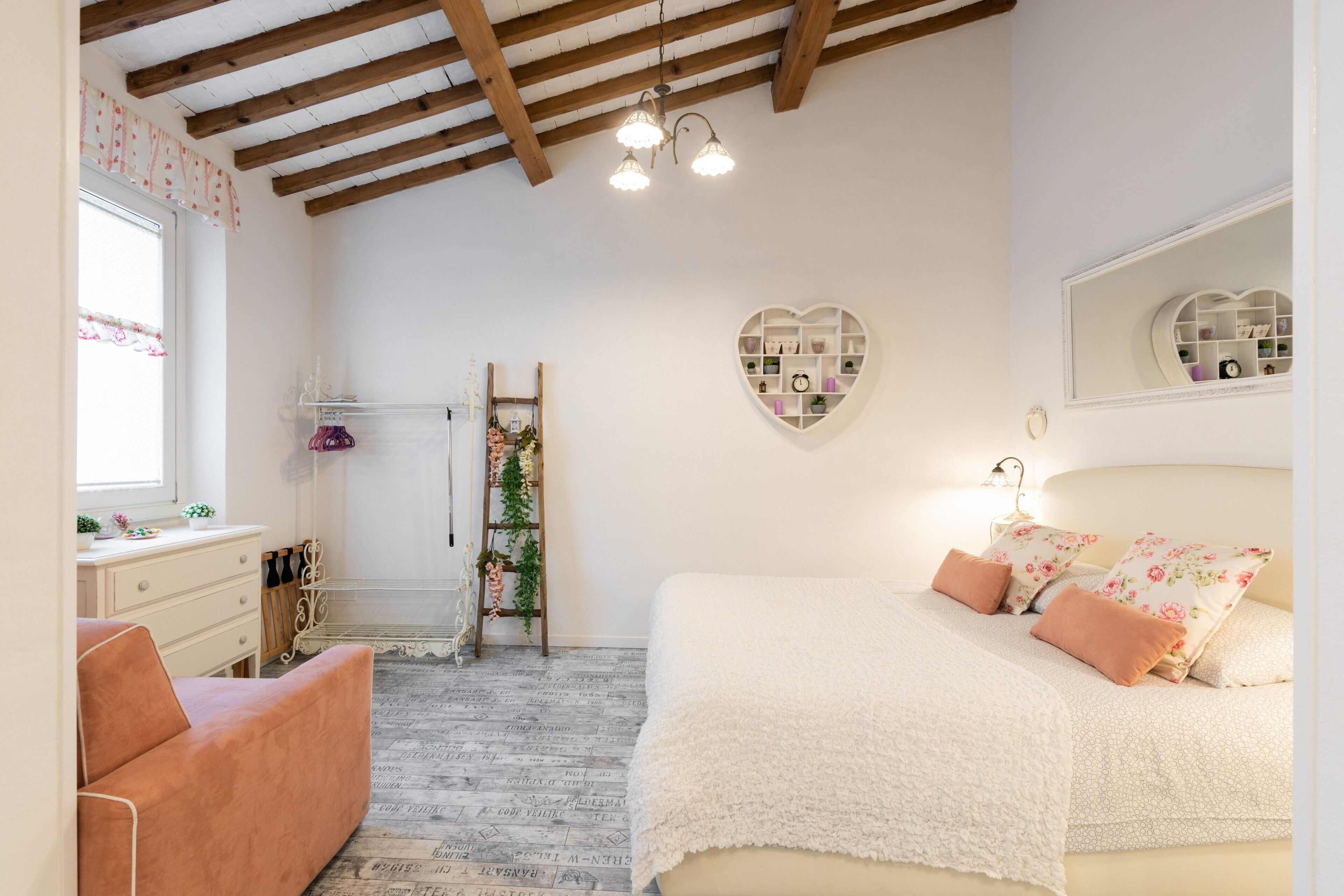 1 dormitori, planxa i posts de planxar, wifi i roba de llit 