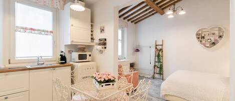 1 camera, ferro/asse da stiro, Wi-Fi, lenzuola