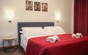 In-room safe, desk, laptop workspace, free WiFi - Farfalla Bianca - Rooms (Roma)