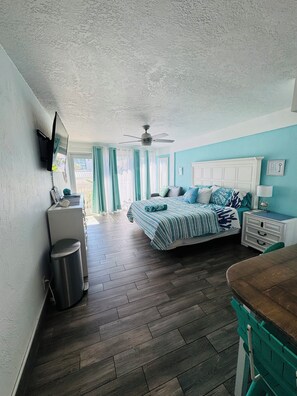 1 bedroom, Internet, bed sheets - Beach Vibes Only (Daytona Beach)