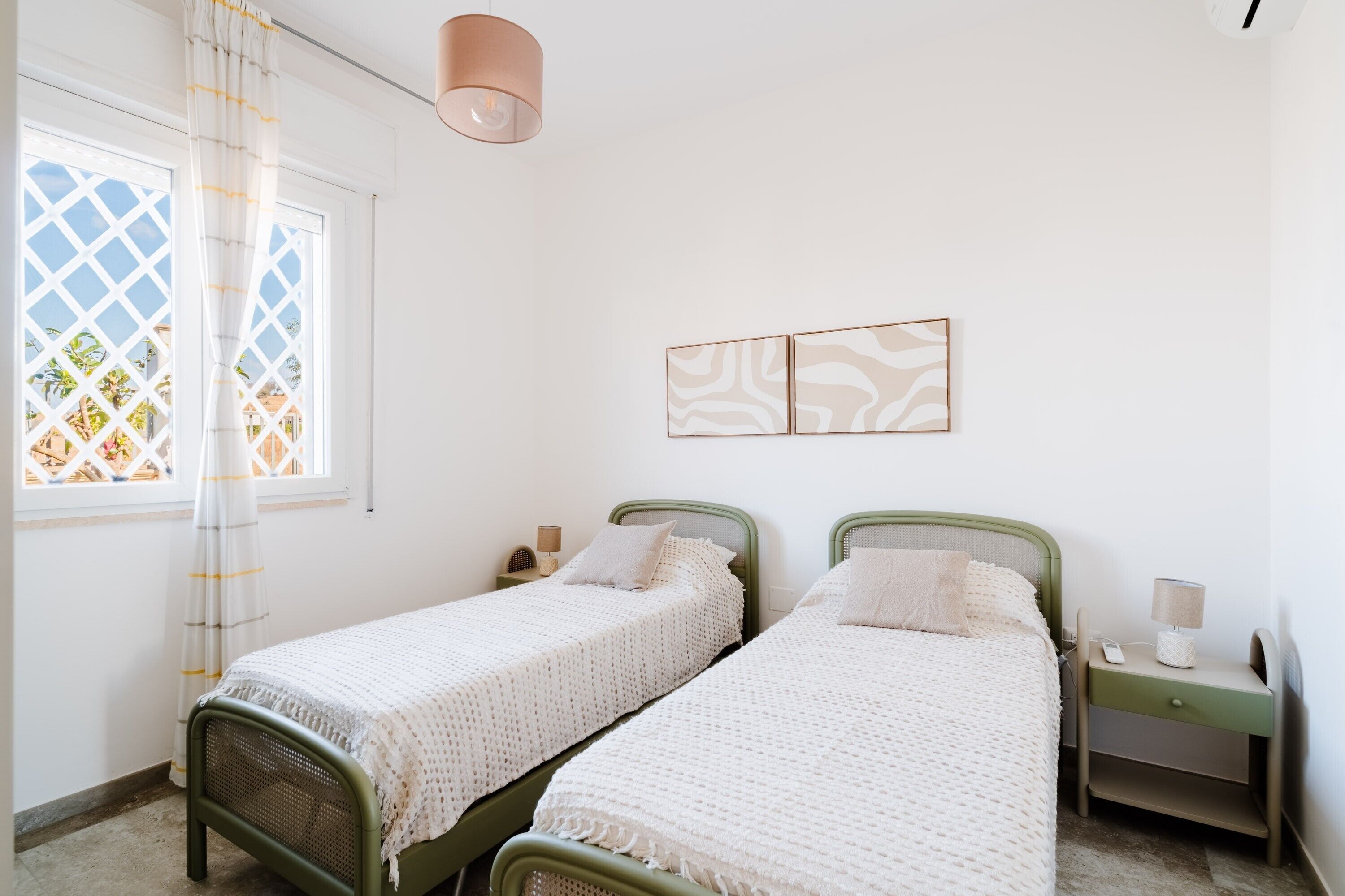 3 chambres, fer et planche à repasser, Wi-Fi, draps fournis