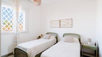 3 quartos, ferros/tábuas de passar roupa, Wi-Fi, roupa de cama