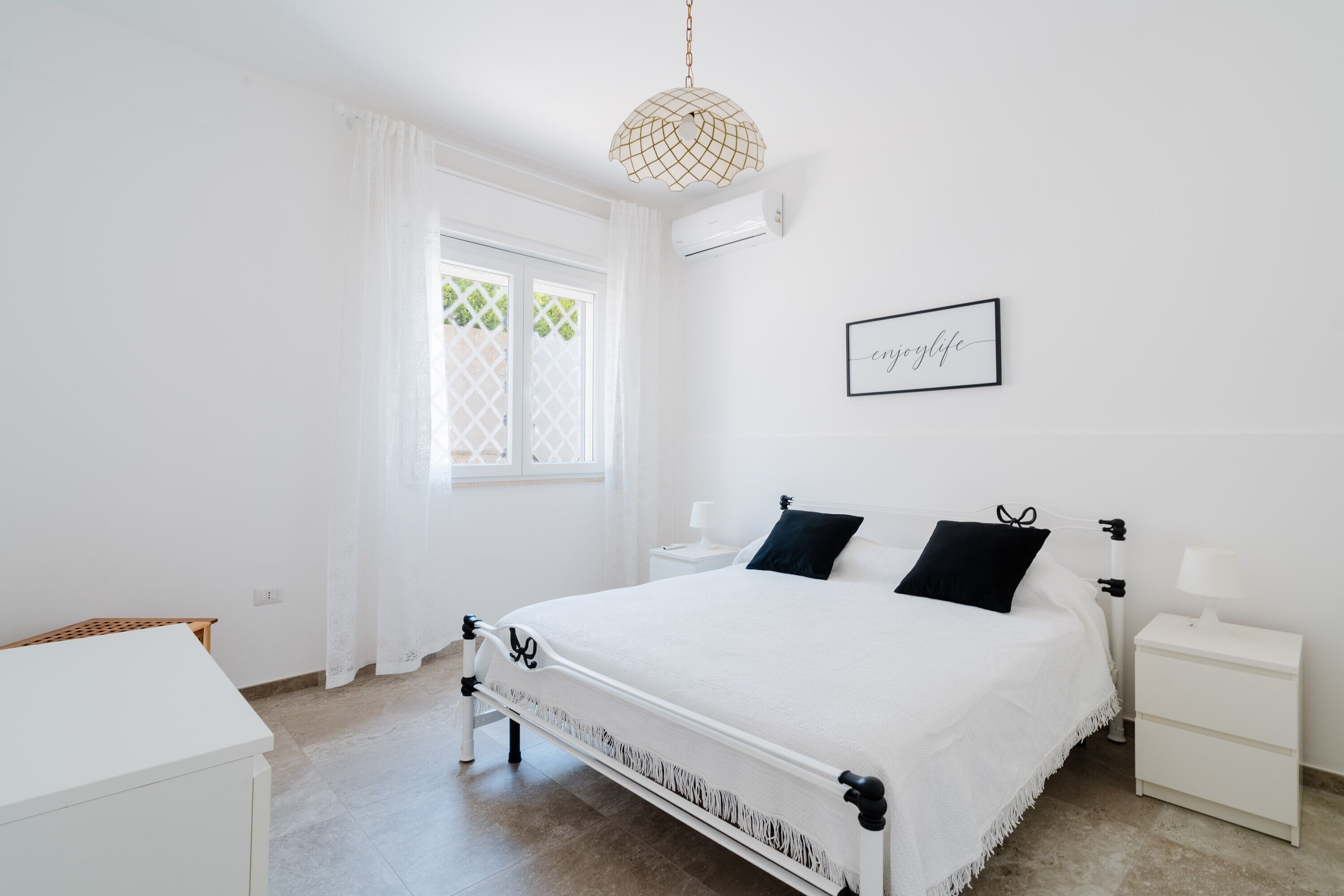 3 habitaciones, tabla de planchar con plancha, wifi y ropa de cama 