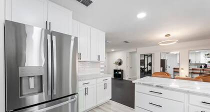 3/2 Beautiful Pool Home + Garage + Pet Friendly