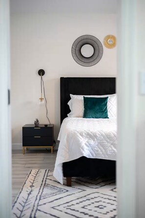 3 makuuhuonetta, silitysrauta/-lauta, Wi-Fi, vuodevaatteet