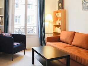 TV - Apartment in the heart of Paris, quiet and easy (Paris)