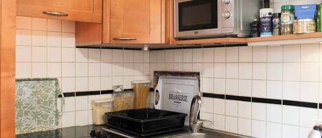 Réfrigérateur, micro-ondes, four, lave-vaisselle