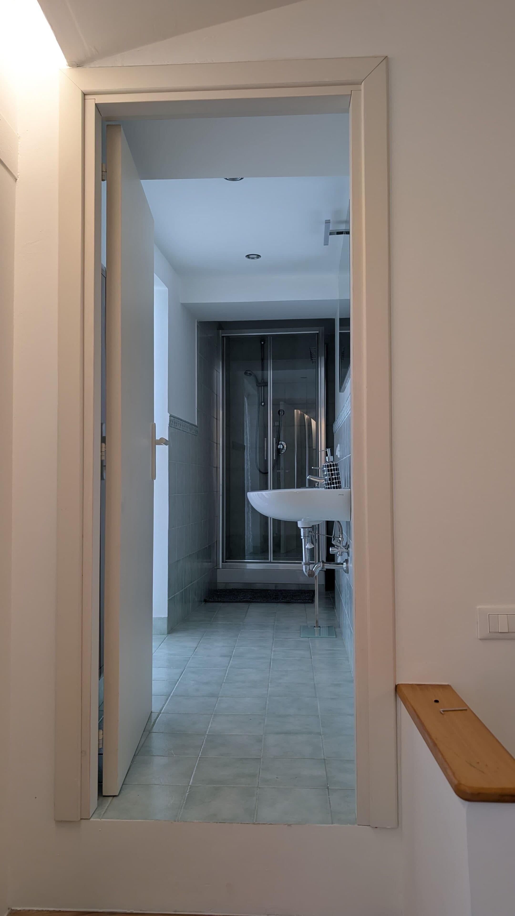 Doccia, asciugacapelli, bidet, asciugamani