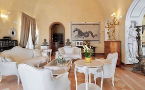 Interior - RAVELLO RETREAT - Six Bedroom Villa, Sleeps 12 (Ravello)