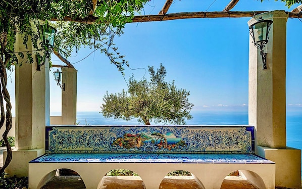 Property grounds - RAVELLO RETREAT - Six Bedroom Villa, Sleeps 12 (Ravello)