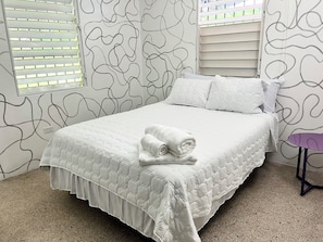 Silitysrauta/-lauta, Wi-Fi, vuodevaatteet