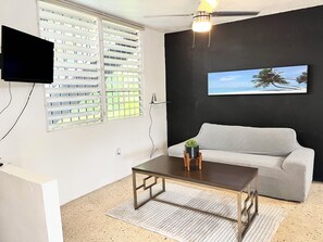 Smart TV - Delightful 3-bedroom Apartment with Pool, Grill and AC in Bayamón on Dead End St (Bayamón)