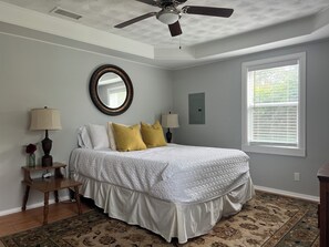 Iron/ironing board, WiFi, bed sheets - Serene 3-bedroom house in charming Gulfport (Gulfport)