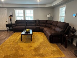 Living area - Serene 3-bedroom house in charming Gulfport (Gulfport)