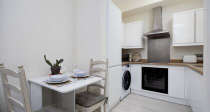 Beautiful Apartment | Lincoln Cathedral | Parking