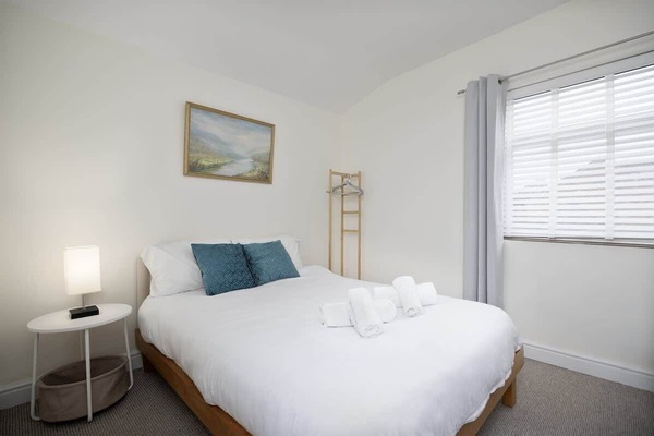 "Comfortable Double Bedroom — Spacious and Ideal for Relaxing After a Long Day"