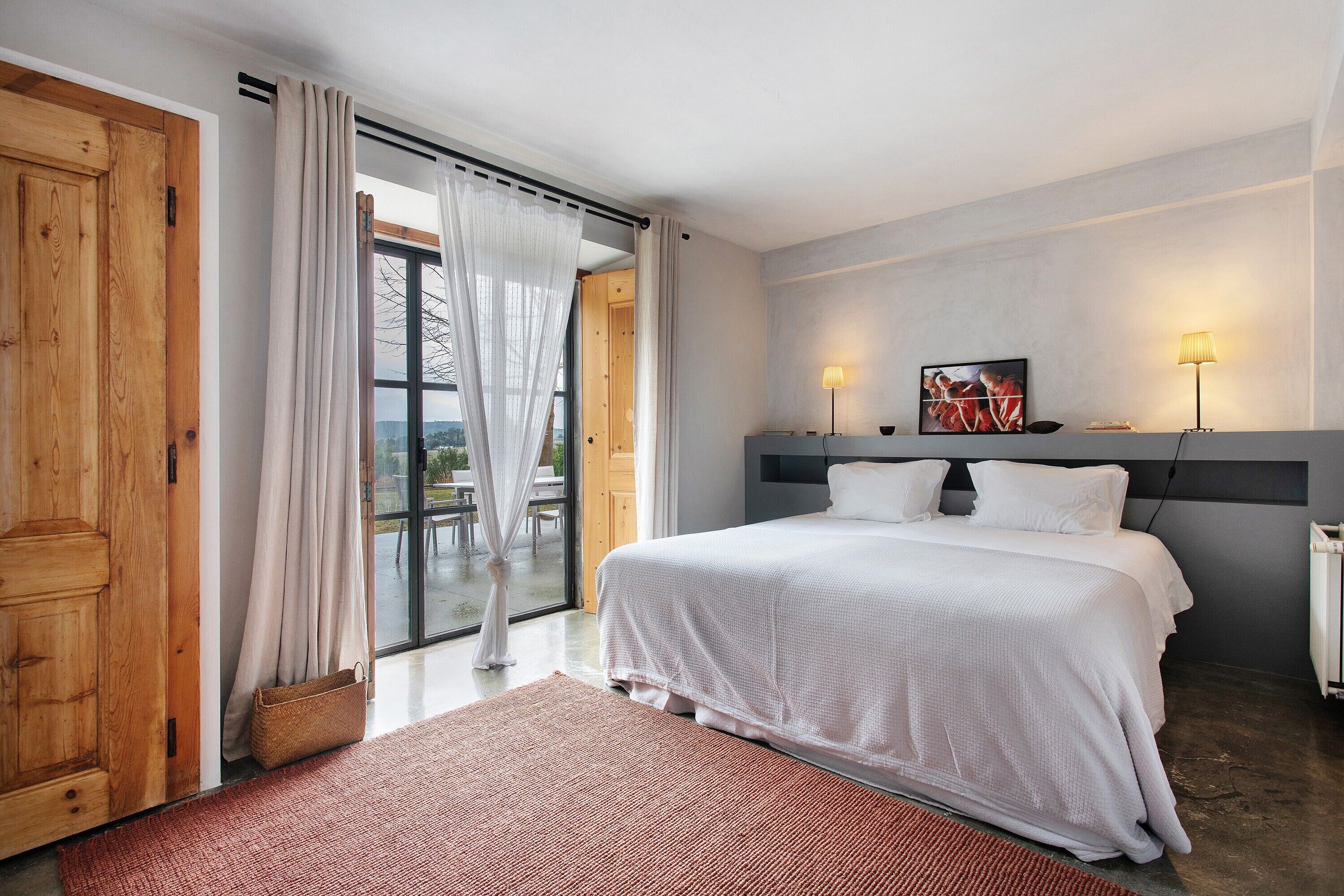 5 bedrooms, WiFi, bed sheets