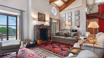 Televisor i llar de foc