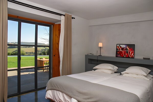 5 bedrooms, WiFi, bed sheets - Big Red Barn – Spectacular Villa near Óbidos (Obidos)