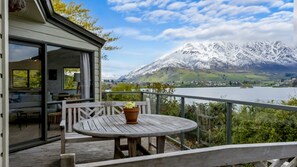 Outdoor dining - Perfect on Perkins - Lake views (Queenstown)