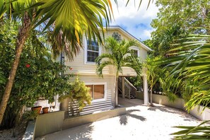 Exterior - Sunshine Hideaway  Peaceful 3BD/2BA Home with Private Pool & Screened Porch (Marathon)